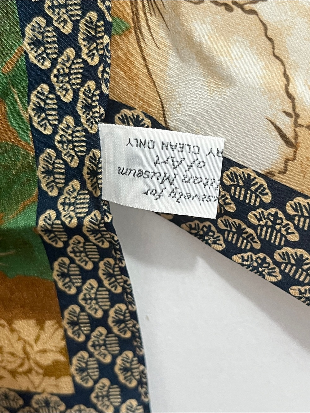 The met silk scarf - Picture 5 of 6